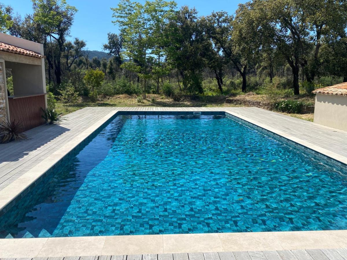 Magnifique Villa Avec Piscine Au Coeur Des Vignes Cogolin Exteriér fotografie