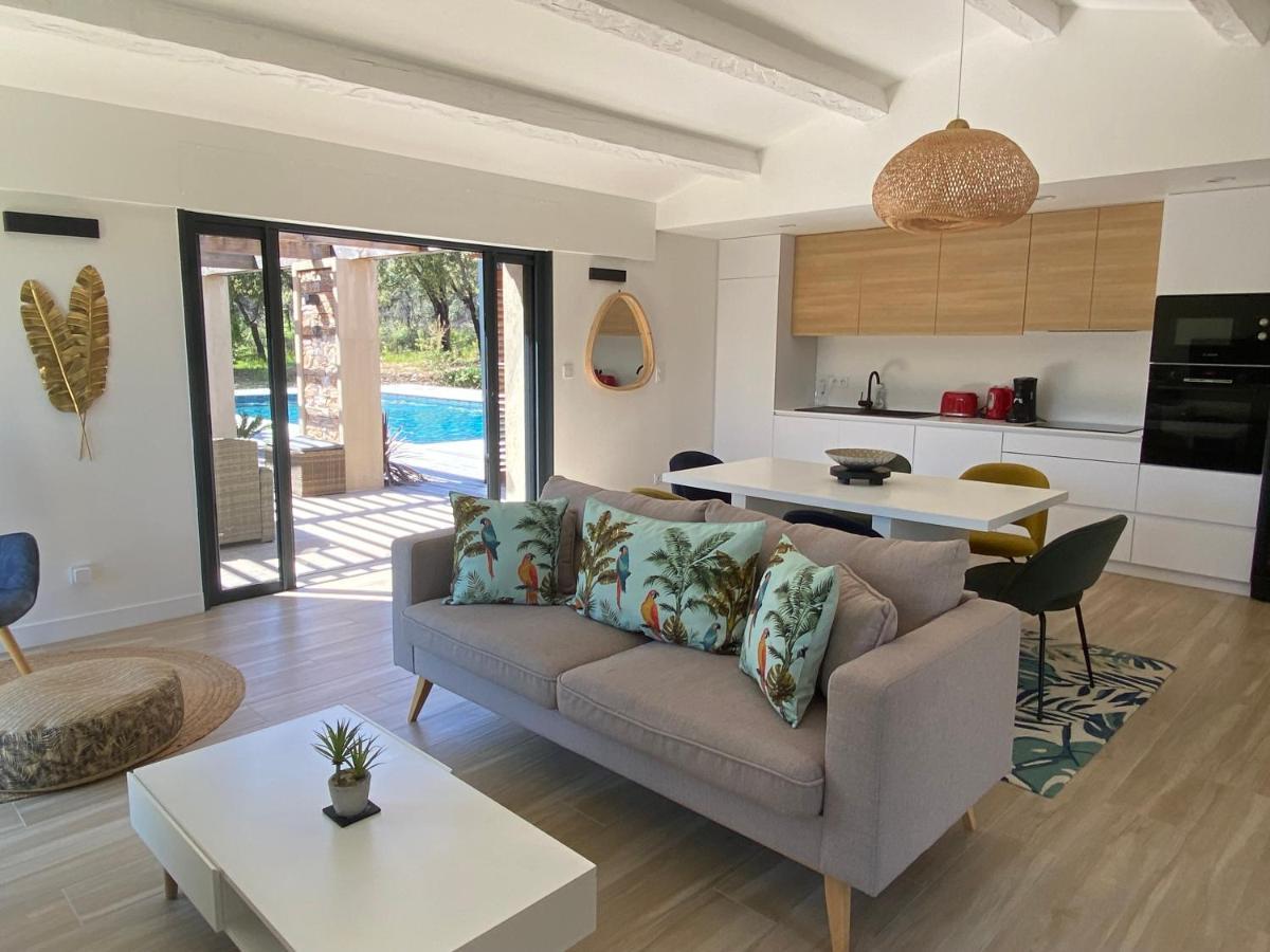 Magnifique Villa Avec Piscine Au Coeur Des Vignes Cogolin Exteriér fotografie